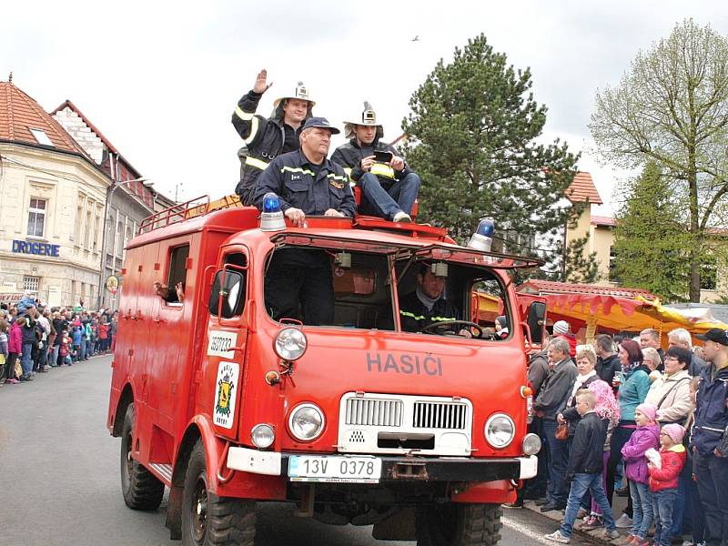 První máj 2015 - oblíbené slavnosti v Kryrech.