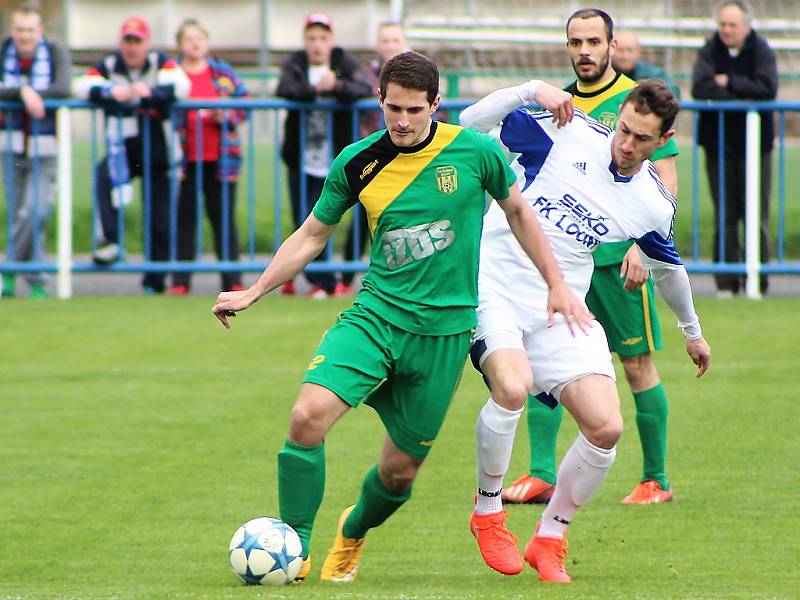 Fotbalisté Loun (v bílém) porazili Žatec. 