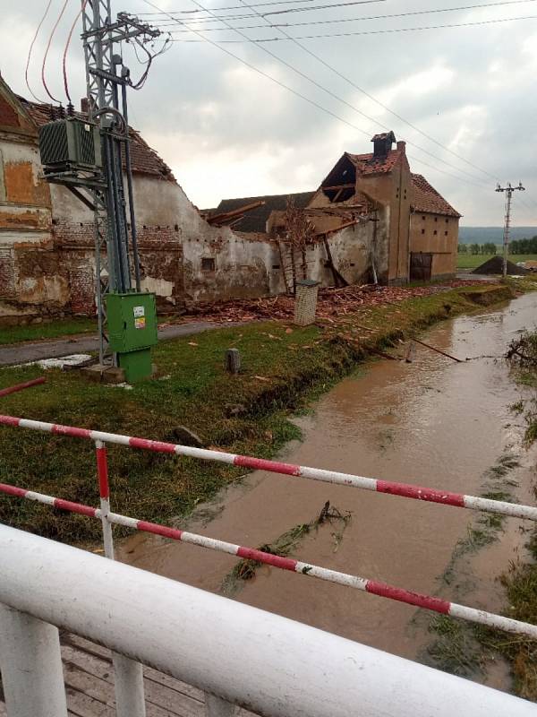Ve čtvrtek 24. června 2021 napáchala bouře velké škody na Podbořansku. Nejhůře zasaženými obcemi jsou Blatno a Stebno.
