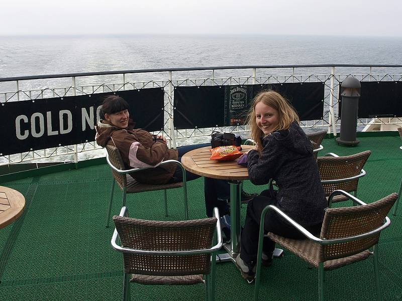 Eva a Petra na trajektu z estonského Tallinu do finských Helsinek