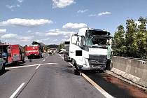Tragická nehoda na mostě přes Ohři na silnici I/28 na okraji Loun. Pondělí 17. července 2023.