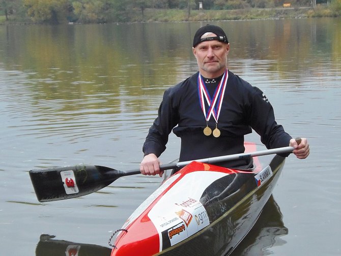 Vladimír Slanina starší přivezl do Žatce dvě zlaté medaile z mistrovství republiky ve sjezdu na divoké vodě. 