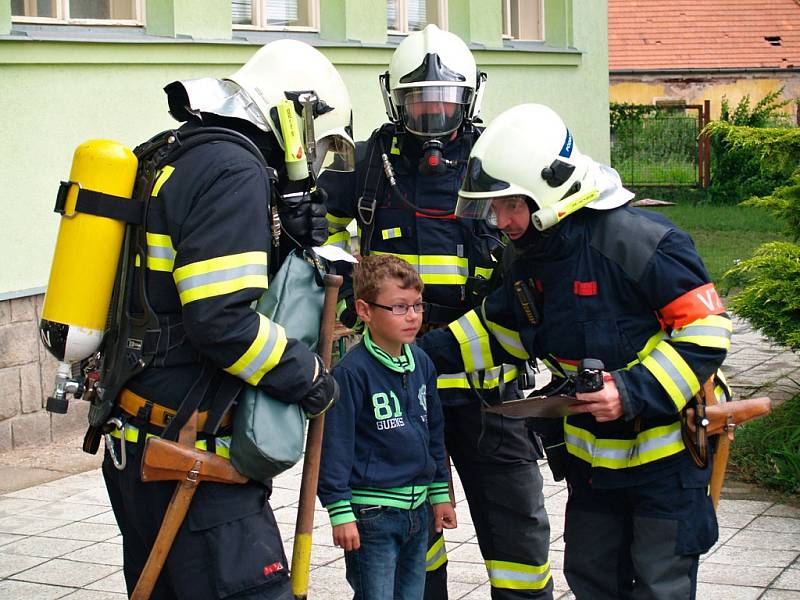 Ve Vroutku děti i hasiči cvičili svou reakci při požáru