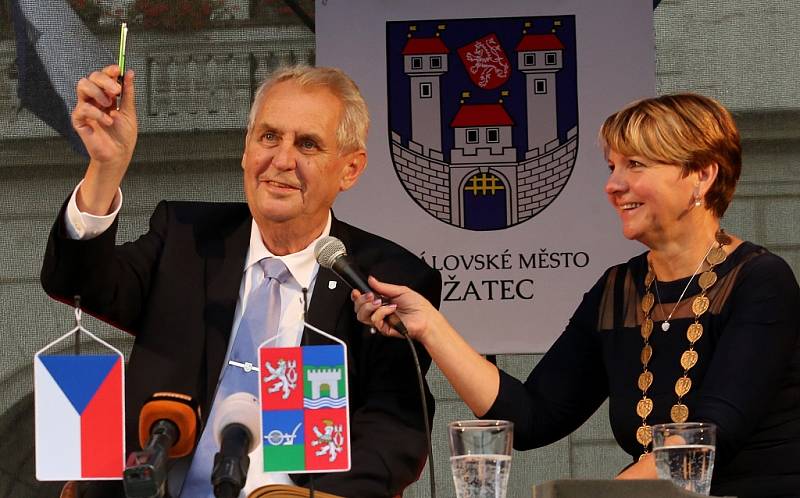 Prezident Miloš Zeman a starostka Žatce Zdeňka Hamousová