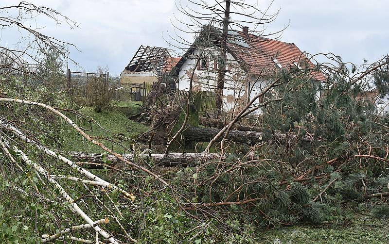 Následky ničivé bouře a tornáda ve Stebně, pátek 25. června 2021.