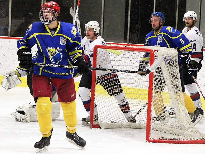 Hokejisté Loun (v bílém) porazili Roudnici 6:5.