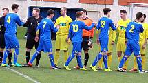 FK Litoměřicko B (v modrém) - FK Slavoj Žatec (žlutí) 4:5 po penaltovém rozstřelu.