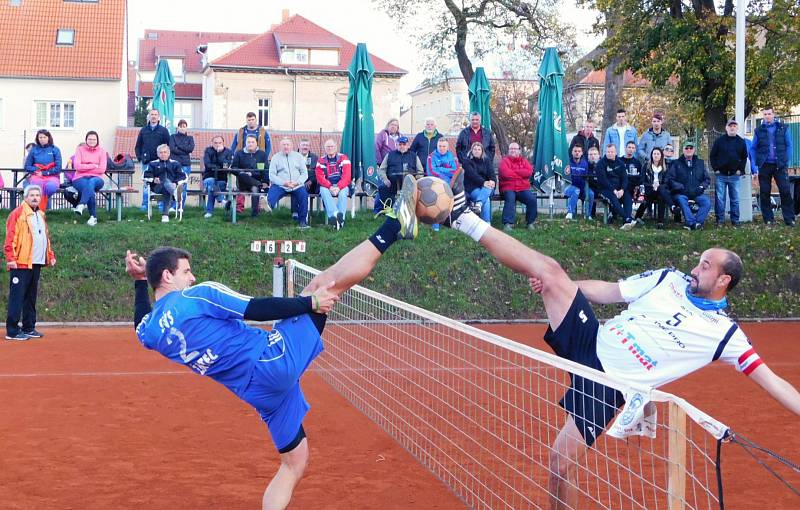 Žatec (v modrém) se zachránil. Porazil Český Brod