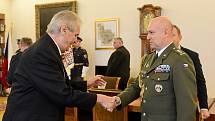 Prezident republiky Miloš Zeman v květnu 2019 jmenoval tři nové generály a čtyři povýšil do vyšší generálské hodnosti. Byli mezi nimi také vojáci spjatí se žateckou 4. brigádou rychlého nasazení.