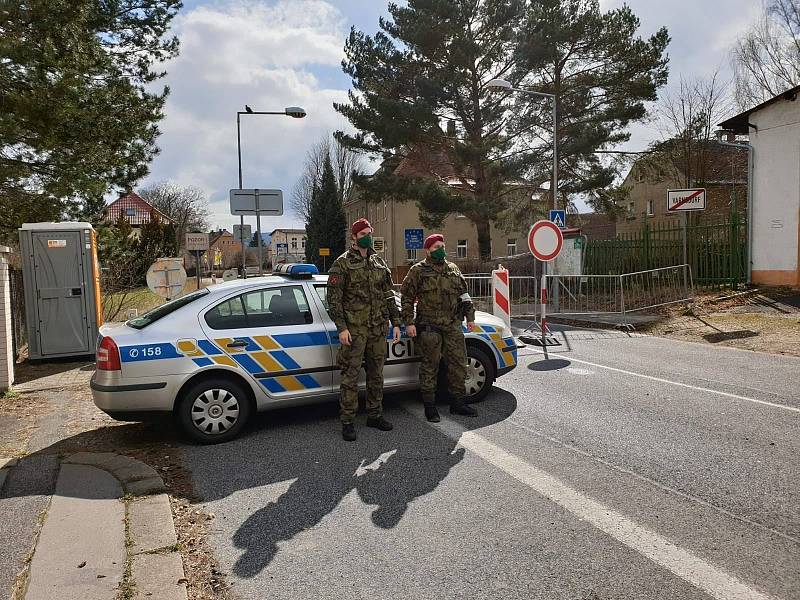 Vojáci ze žateckého 41. mechanizovaného praporu v současné době hlídají státní hranice.