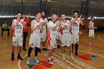 Basketbalisté Loun v plné tělocvičně slavili postup do Severočeské ligy.