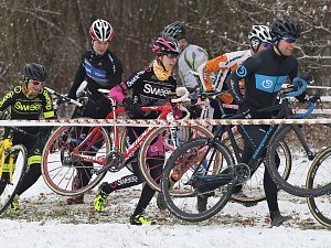 Tradičně se posledního závodu v roce v Terezíně zúčastnila také Martina Mikulášková (uprostřed), už je také tradicí její výhra v závodě. Druhá dojela Adéla Krejcárková (zcela vlevo).