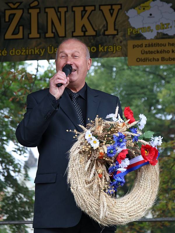 Hejtman Ústeckého kraje Oldřich Bubeníček zahajuje osmé krajské dožínky v Peruci