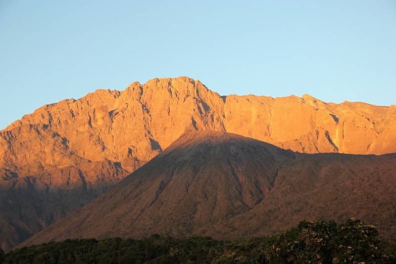 Sestup z Mount Meru a národní park Arusha