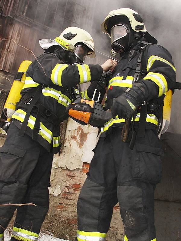 Hasiči prodělali praktický výcvik s novou termokamerou