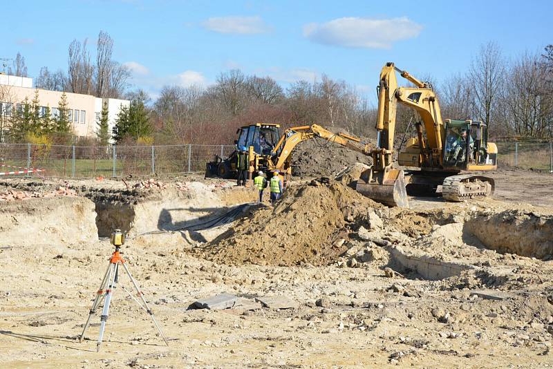 Státní okresní archiv v Lounech se přestěhuje do zcela nové budovy. Ta se začala stavět mezi ulicemi Rakovnická a Pod Nemocnicí.