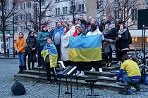 Setkání na podporu Ukrajiny na lounském Mírovém náměstí.