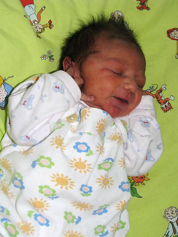 Jaroslav Kiki Lalik se narodil 1. května 2011 v 4:22 hodin v žatecké porodnici. Vážil 3,2 kg, měřil 48 cm. Mamince Žanetě Lalikové z Loun gratulujeme. 