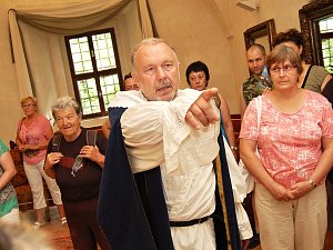 Archivní snímek z jedné z kostýmovaných prohlídek zámku Nový Hrad v Jimlíně