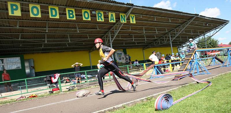 Krajská soutěž v požárním sportu dobrovolných hasičů na podbořanském sportovním stadionu.