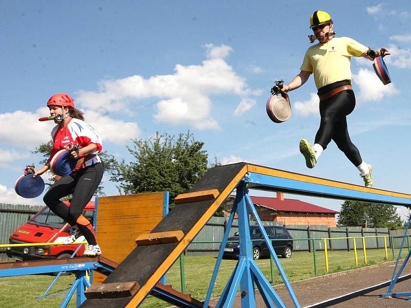 Krajská soutěž v požárním sportu dobrovolných hasičů na podbořanském sportovním stadionu.