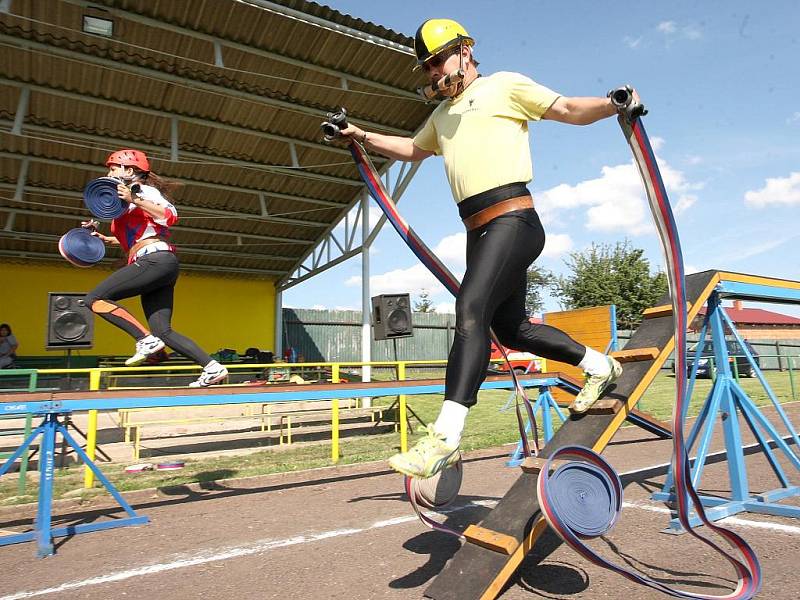 Krajská soutěž v požárním sportu dobrovolných hasičů na podbořanském sportovním stadionu.