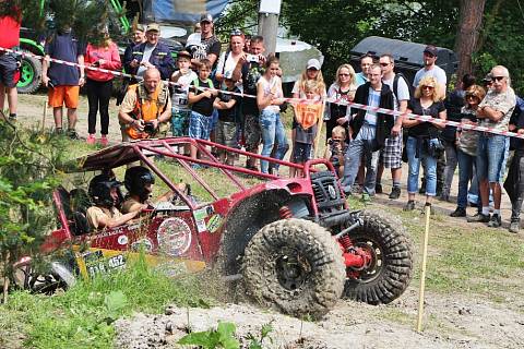 Závody offroadů v Bezděkově