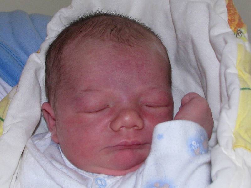 Matyáš Švorčík se narodil 5. října 2016 ve 13.52 hodin mamince Lence Švorčíkové Minaříkové z Podbořan. Vážil 3580 g, měřil 52 cm.