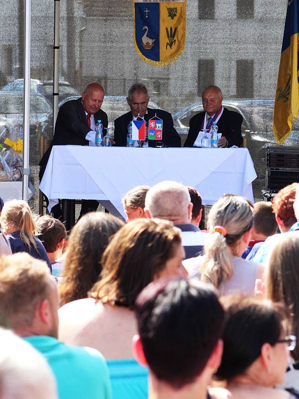 Prezident Miloš Zeman na návštěvě v Lišanech na Žatecku