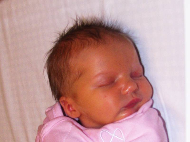 Dcerka Lea Komárková se narodila Michaele Komárkové                       z Bezděkova 5. srpna v 8.53 hodin. Váha 3,2 kg, míra 49 cm.