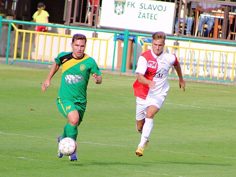 Slavoj Žatec (v zeleném) těsně porazil nováčka z Perštejna 2:1 (1:0).