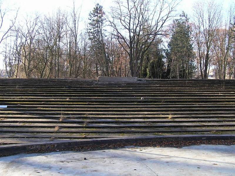 Letní kino v Lounech, jak vypadalo na konci ledna 2008.