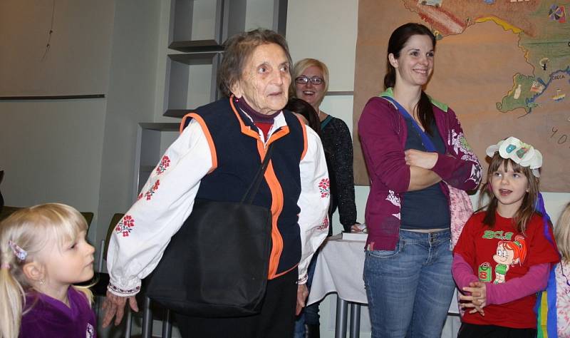 Akce se zúčastnila také Sofija Ostrovska, která zanedlouho oslaví 93. narozeniny. Původem Ukrajinka žije už desítky let v Lounech. Je to válečná hrdinka.