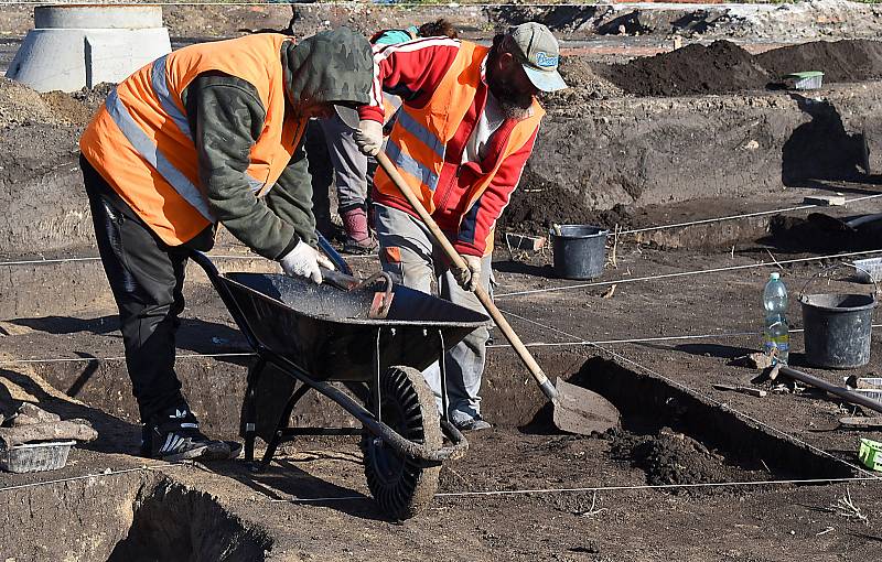 Archeologický výzkum na místě budoucího sběrného dvora v Podbořanech.