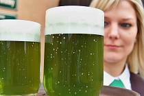 Na Zelený čtvrtek nabízí řada pivovarů stylově zelené pivo. Archivní foto