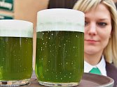 Na Zelený čtvrtek nabízí řada pivovarů stylově zelené pivo. Archivní foto