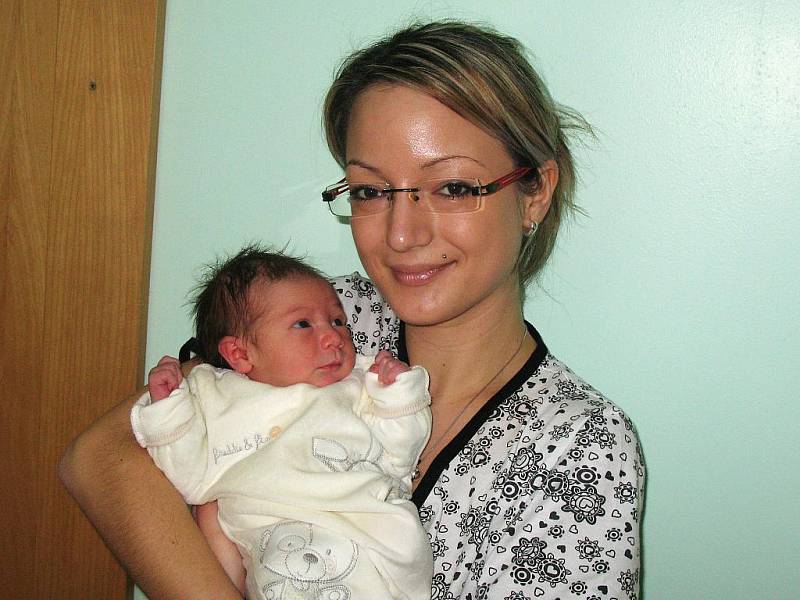 Mamince Zdeňce Hervertové ze Žatce se 30. listopadu 2010 ve 14:45 hodin narodila dcera Karin Hervertová. Vážila 2,8 kilogramu a měřila 50 centimetrů.   