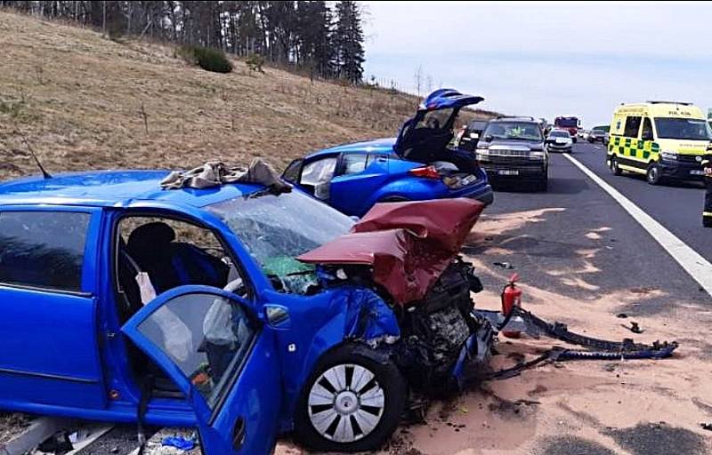 Vážná dopravní nehoda u Lubence na Podbořansku. 17. dubna 2022.