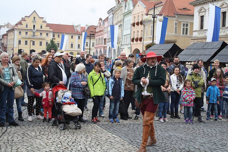 Program k výročí udělení privilegií na náměstí Svobody v Žatci.