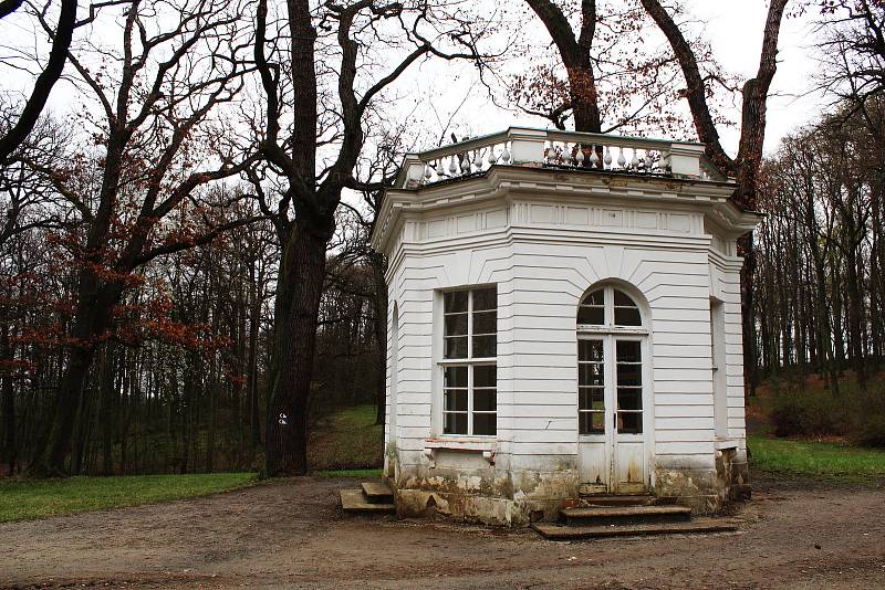 Krásnodvorský zámecký park. Lusthaus
