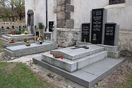 Rodinná hrobka básníka Konstantina Biebla ve Slavětíně