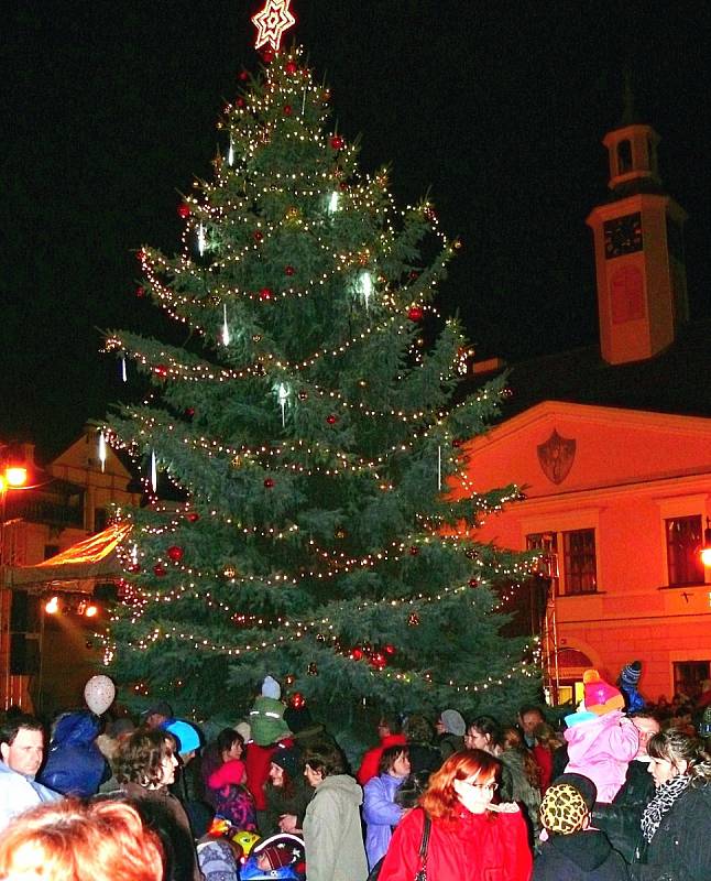 Adventní slavnost v Lounech a slavnostní rozsvícení vánočního stromu.