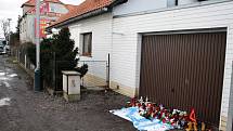 U domu ve Velichově na Žatecku, ve kterém bydlel zavražděný Jan M., vzniklo vzpomínkové místo.