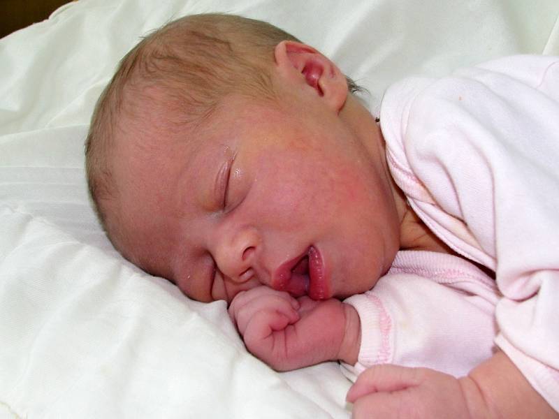 Mamince Ivě Šipošové z Tuchořic se 14. září 2015 ve 12.54 hodin narodila dcera Ema Fryšová. Vážila 3060 gramů, měřila 50 centimetrů.