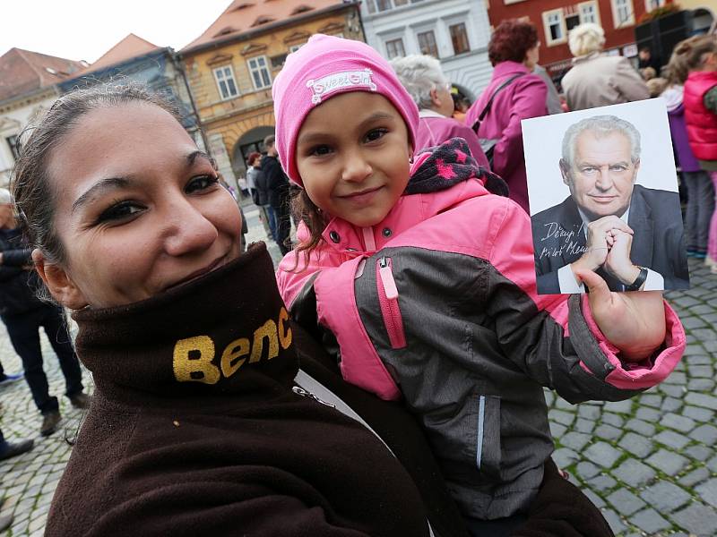 Lidé přivítali prezidenta Miloše Zemana na náměstí Svobody v Žatci