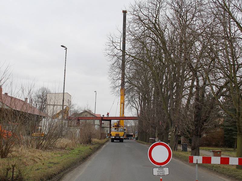 Likvidace mostku u žateckého hlavního vlakového nádraží