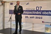 Na otevření části dokončené dálnice D7 u Loun přijel i český premiér Petr Fiala.
