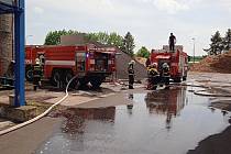 Zásah hasičů u požáru topného oleje v žatecké teplárně v Perči