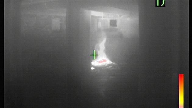 Záběr ohniska požáru termokamerou. Ilustrační foto