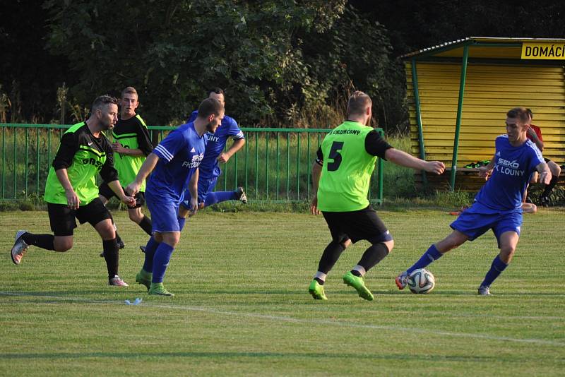 Louny (v modrém) porazily v poháru Chlumčany 6:0